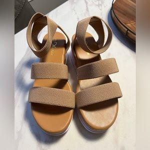 NWOT Athlefit tan platform sandals size 8.5